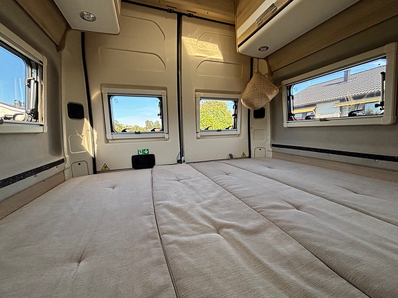 Dreamer Living Van 3 of 18