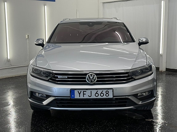 Volkswagen Passat Alltrack 2 of 21