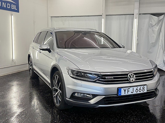 Volkswagen Passat Alltrack 3 of 21