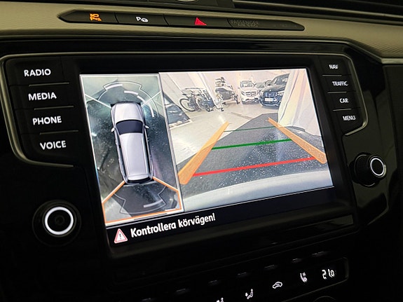 Volkswagen Passat Alltrack 14 of 21
