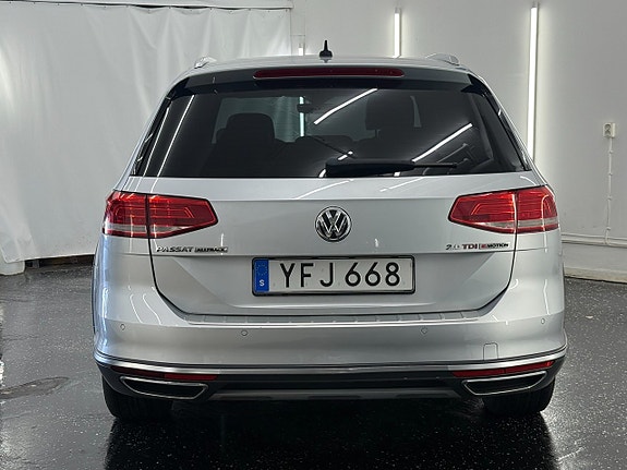 Volkswagen Passat Alltrack 4 of 21