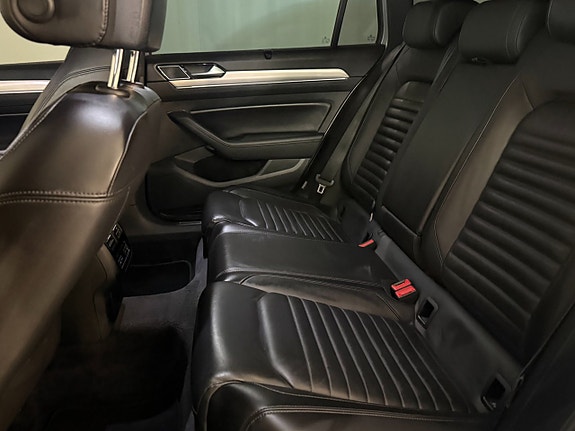 Volkswagen Passat Alltrack 9 of 21