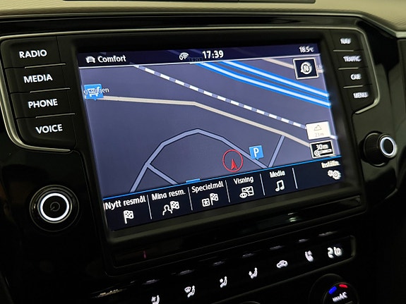 Volkswagen Passat Alltrack 16 of 21