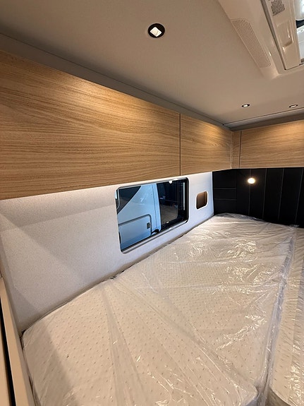 Bürstner Signature 7.0 långbäddar, aldevärme, 32" TV, inverter 1800w med mer! 26 of 28