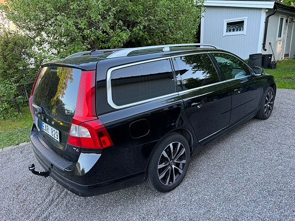 Volvo V70 3 of 6