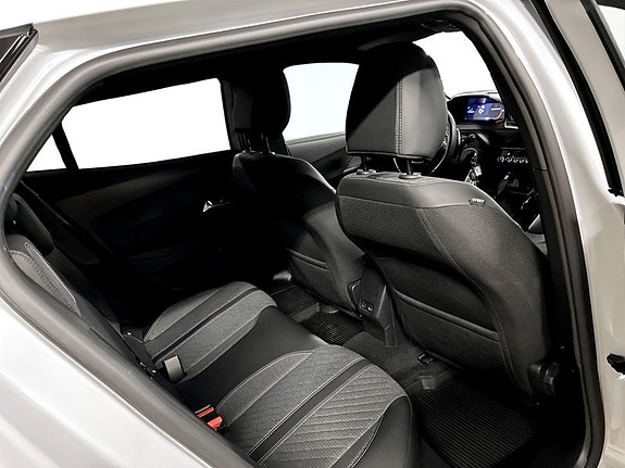 Peugeot 2008 15 of 19