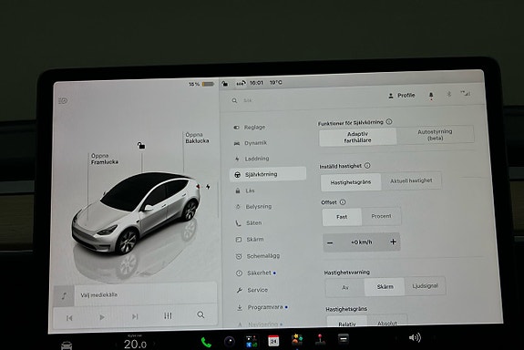 Tesla Model Y 24 of 26