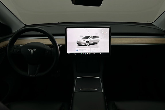 Tesla Model Y 6 of 26