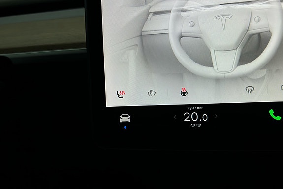 Tesla Model Y 21 of 26