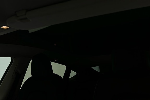 Tesla Model Y 19 of 26