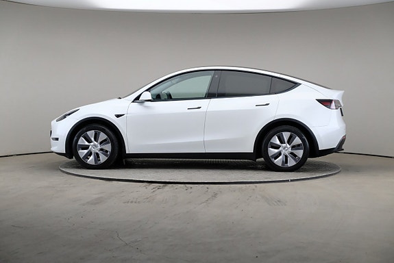 Tesla Model Y 4 of 26
