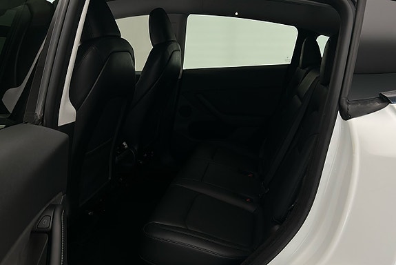 Tesla Model Y 12 of 26
