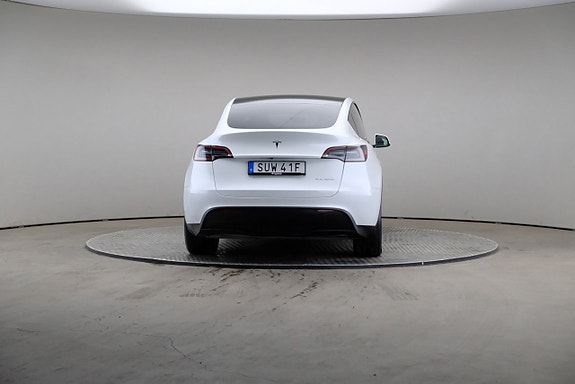 Tesla Model Y 5 of 26