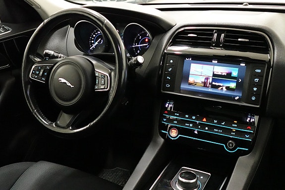 Jaguar F-PACE 6 of 21