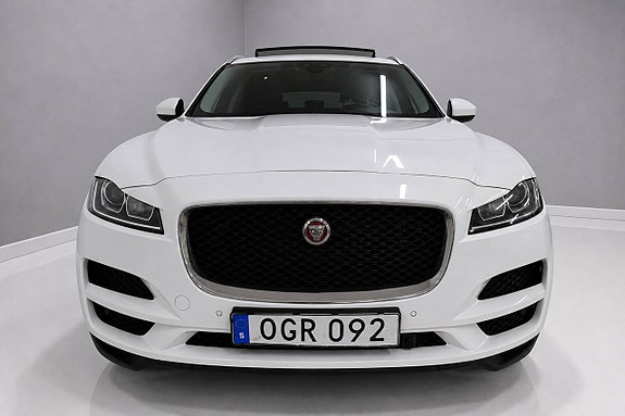 Jaguar F-PACE 3 of 21