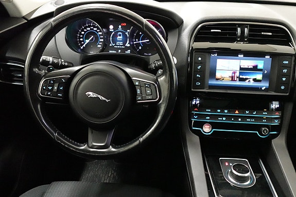 Jaguar F-PACE 5 of 21