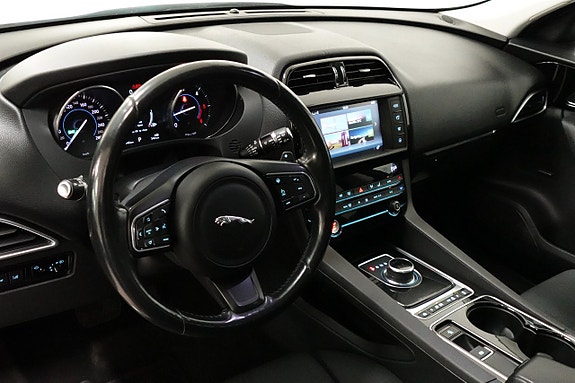 Jaguar F-PACE 4 of 21