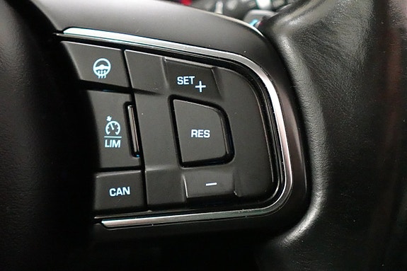 Jaguar F-PACE 17 of 21