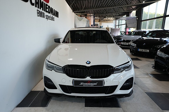 BMW 330i 2 of 18