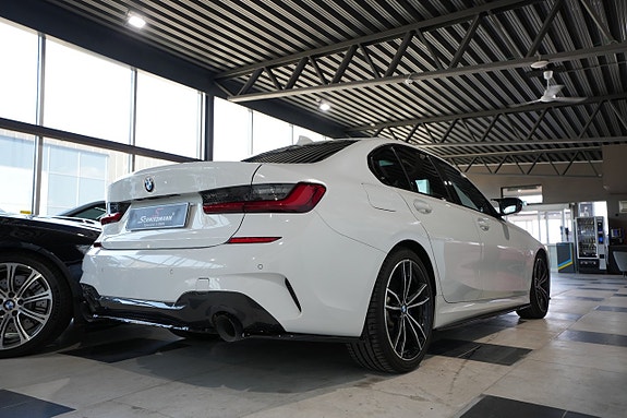BMW 330i 6 of 18