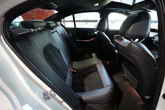 BMW 330i 12 of 18