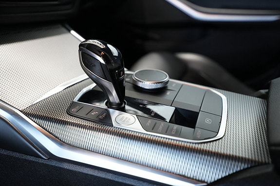 BMW 330i 15 of 18