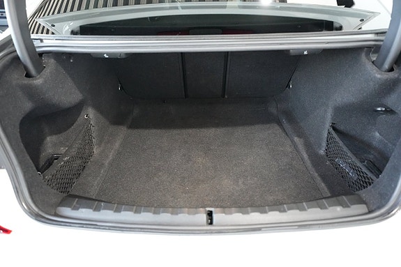 BMW 330i 17 of 18