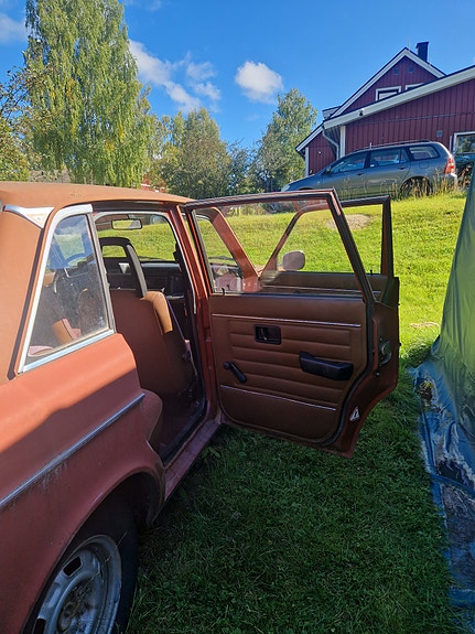 Volvo 244 7 of 11