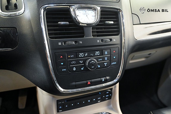 Lancia Voyager 13 of 16