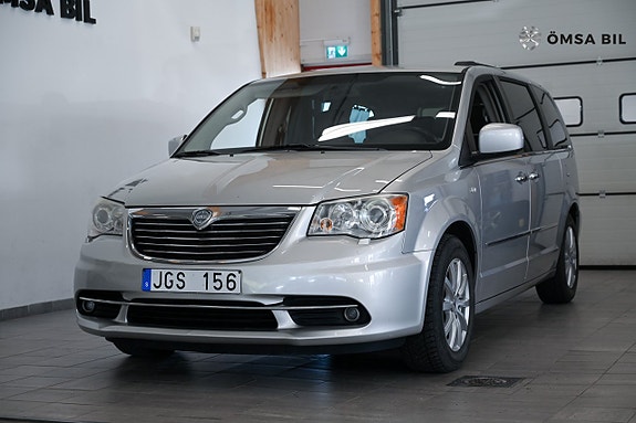 Lancia Voyager 2 of 16