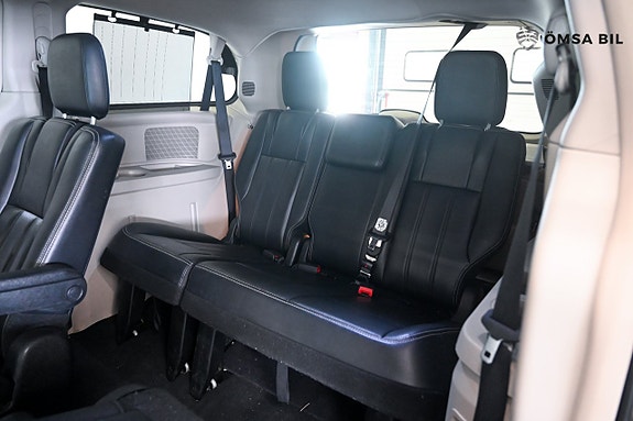 Lancia Voyager 9 of 16