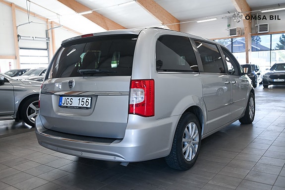 Lancia Voyager 4 of 16