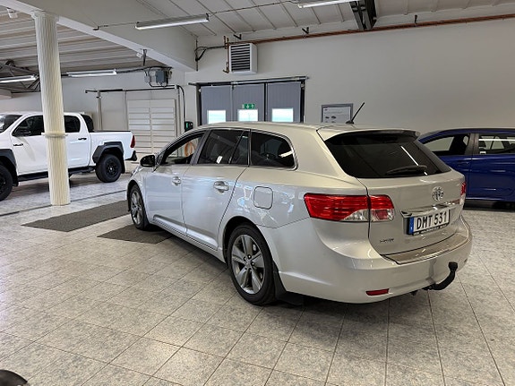Toyota Avensis 7 of 12