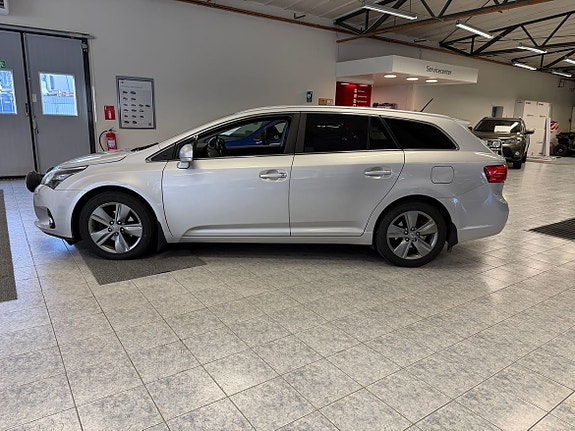 Toyota Avensis 8 of 12