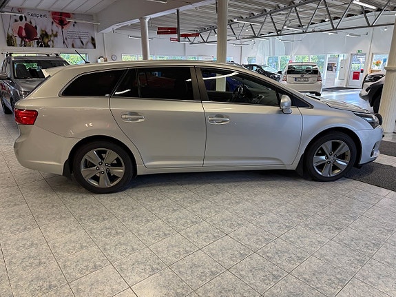 Toyota Avensis 4 of 12