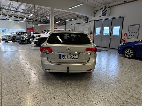 Toyota Avensis 6 of 12