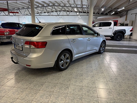 Toyota Avensis 5 of 12