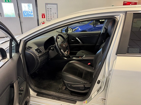 Toyota Avensis 9 of 12