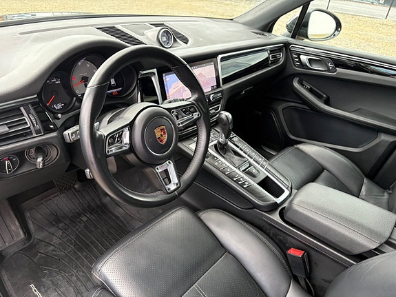 Porsche Macan S 5 of 16