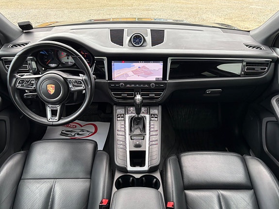 Porsche Macan S 8 of 16