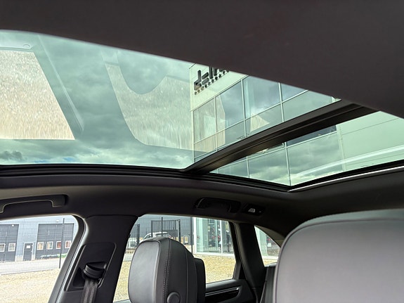 Porsche Macan S 9 of 16