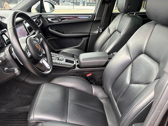Porsche Macan S 6 of 16