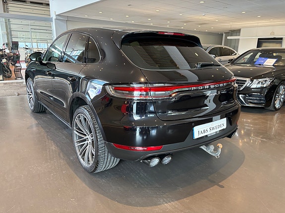 Porsche Macan S 3 of 16