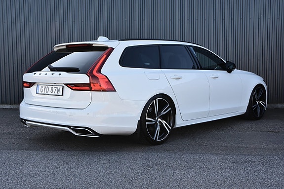 Volvo V90 2 of 27