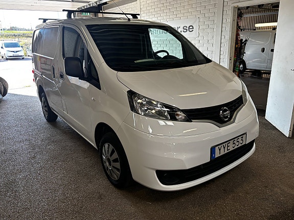 Nissan NV200 2 of 5