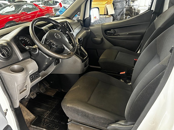 Nissan NV200 3 of 5