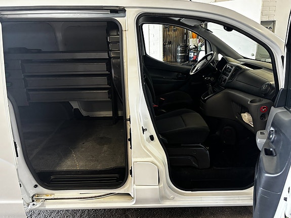 Nissan NV200 4 of 5