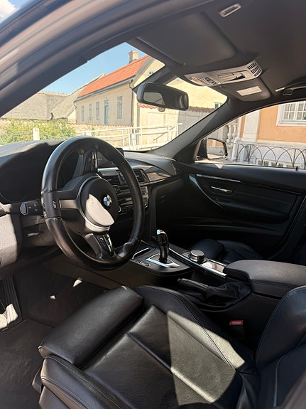 BMW 320d 4 of 5