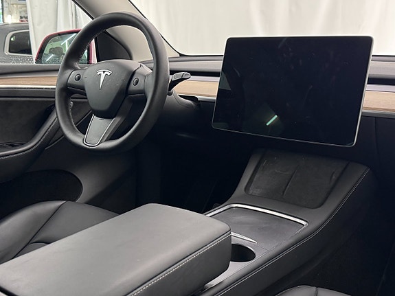 Tesla Model Y 20 of 21