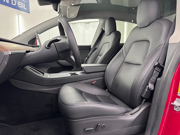Tesla Model Y 9 of 21